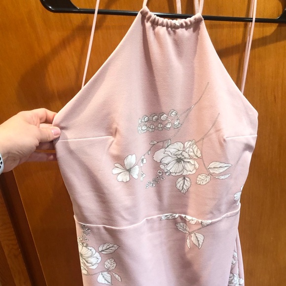 Express halter dress - Picture 2 of 8